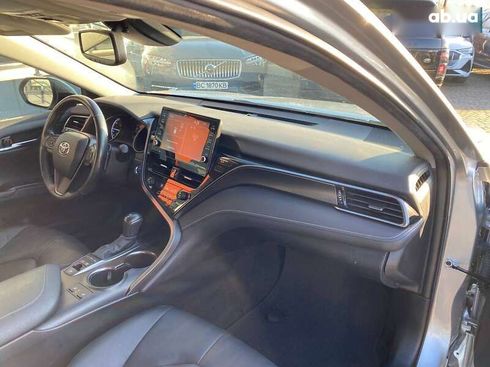 Toyota Camry 2022 - фото 8