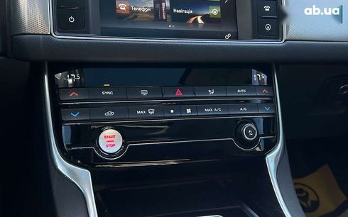 Jaguar XF 2017 - фото 15