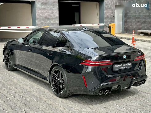 BMW M5 2025 - фото 18