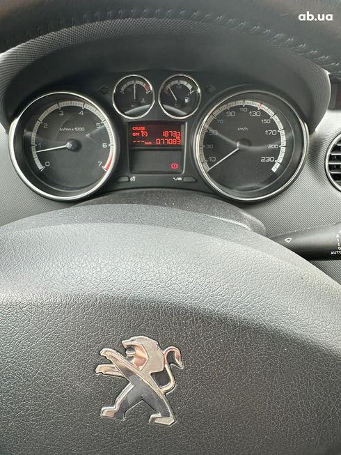 Peugeot 308 2011 серебристый - фото 9