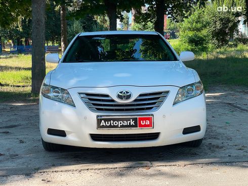Toyota Camry 2008 белый - фото 2