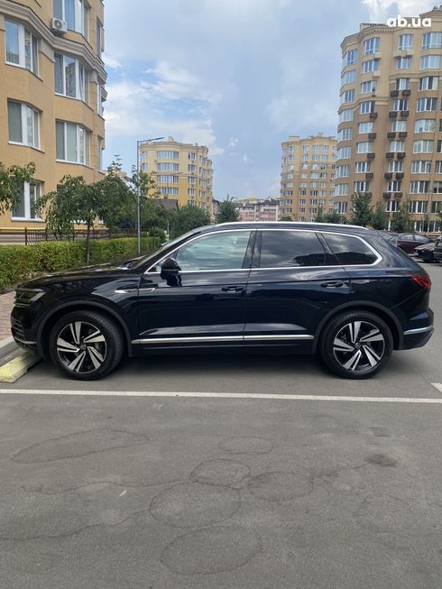 Volkswagen Touareg 2022 - фото 16