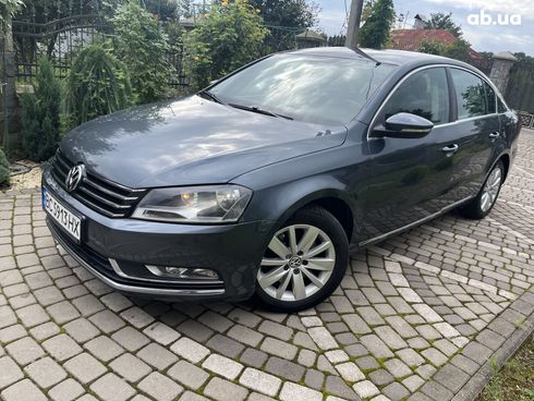 Volkswagen Passat 2013 серый - фото 2