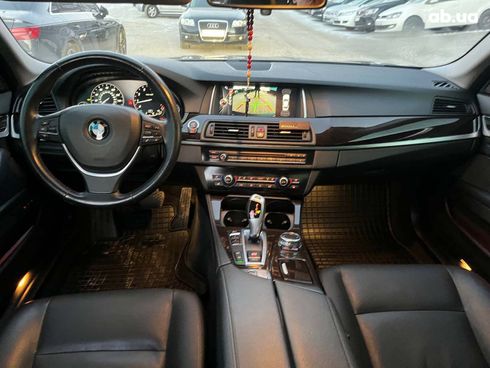 BMW 5 серия 2015 серый - фото 27