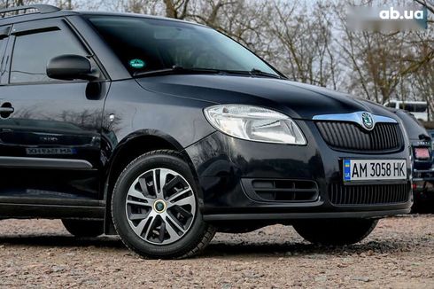 Skoda Fabia 2010 - фото 3