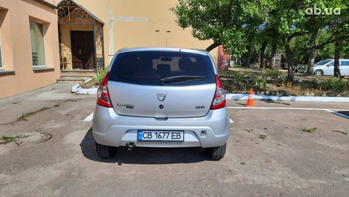 Dacia Sandero 2009 серебристый - фото 14