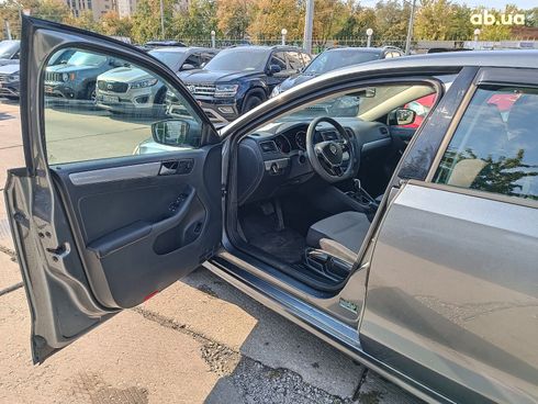 Volkswagen Jetta 2017 серый - фото 19