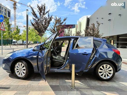 Opel Astra 2010 - фото 11