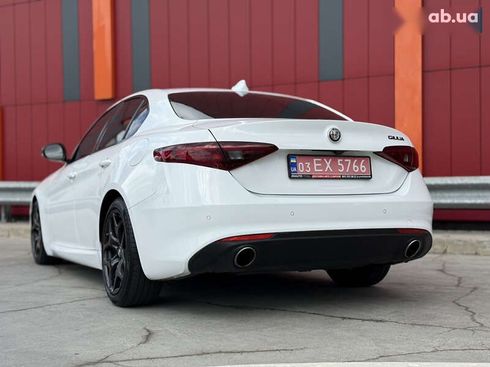 Alfa Romeo Giulia 2021 - фото 17