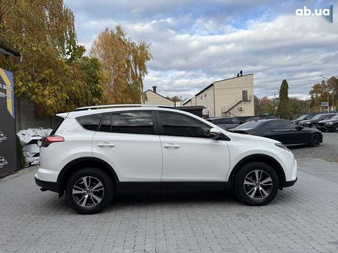 Toyota RAV4 2017 - фото 10