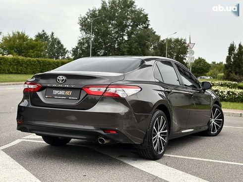 Toyota Camry 2018 - фото 13