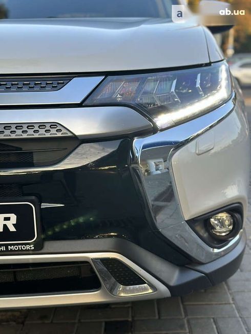 Mitsubishi Outlander 2019 - фото 17