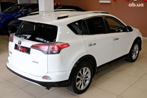 Toyota RAV4 2017 белый - фото 5