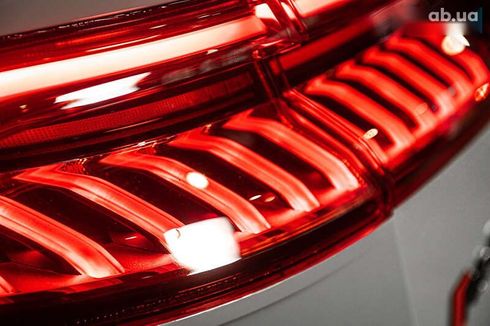 Audi RS Q8 2023 - фото 18