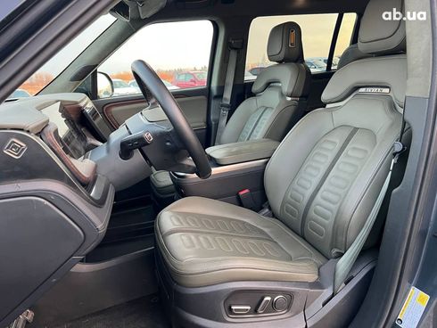 Rivian R1S 2023 серый - фото 36