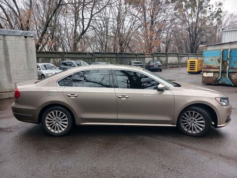 Volkswagen Passat 2015 бежевый - фото 4