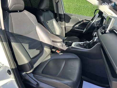 Toyota RAV4 2020 - фото 8