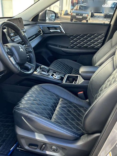 Mitsubishi Outlander 2023 - фото 25