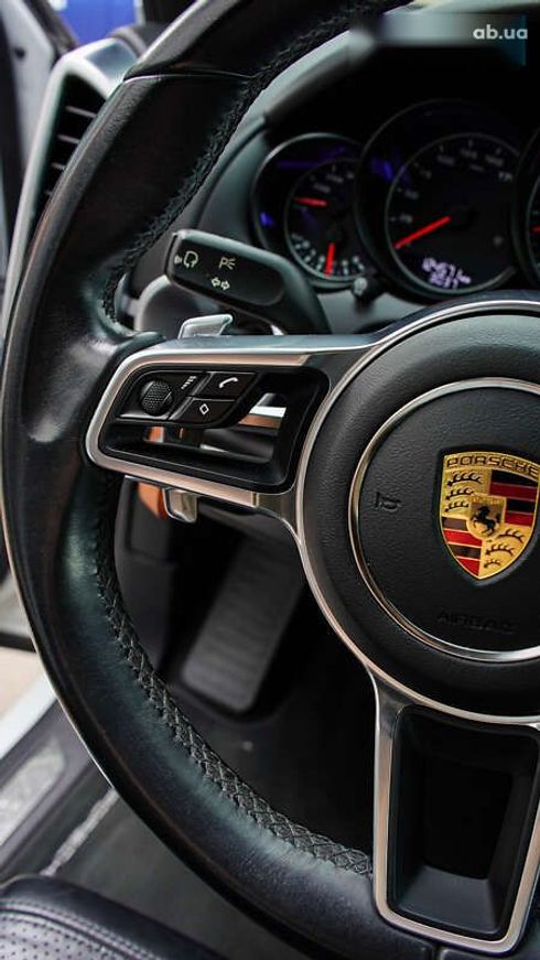 Porsche Cayenne 2017 - фото 21