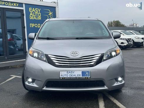 Toyota Sienna 2012 - фото 3