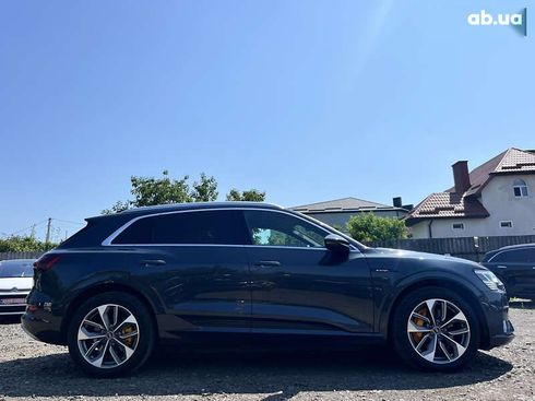 Audi E-Tron 2022 - фото 9