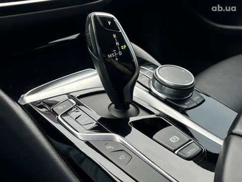 BMW 5 серия 2019 серый - фото 11