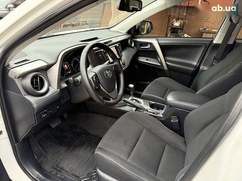 Toyota RAV4 2018 - фото 2