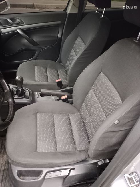 Skoda Octavia 2011 серебристый - фото 13