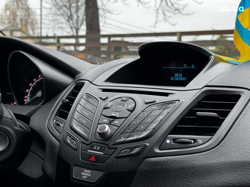 Ford Fiesta 2017 серый - фото 22