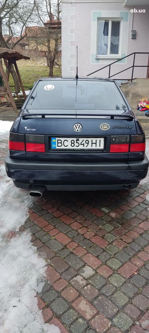Volkswagen Vento 1994 синий - фото 3