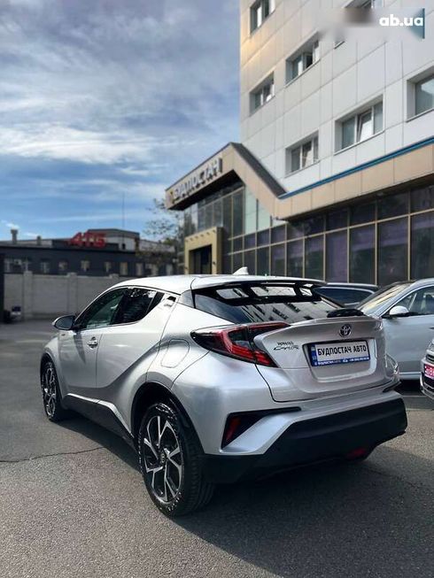 Toyota C-HR 2019 - фото 16