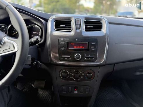 Renault Sandero 2019 - фото 18