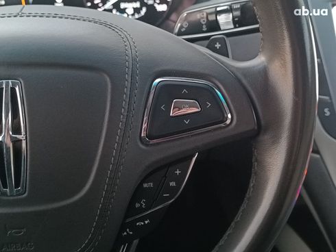 Lincoln MKZ 2017 красный - фото 28