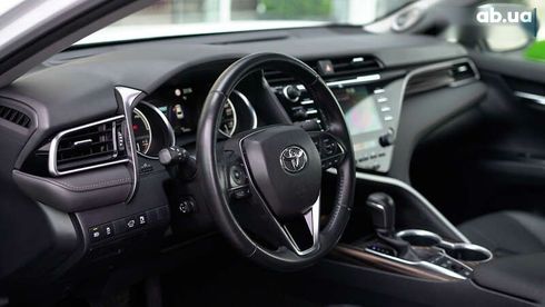 Toyota Camry 2019 - фото 16