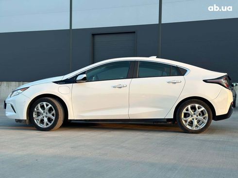 Chevrolet Volt 2017 белый - фото 5