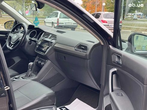 Volkswagen Tiguan 2017 черный - фото 17