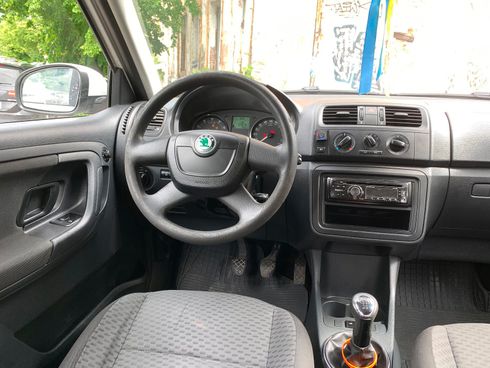 Skoda Fabia 2012 белый - фото 30