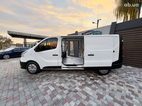 Renault Trafic 2016 - фото 24