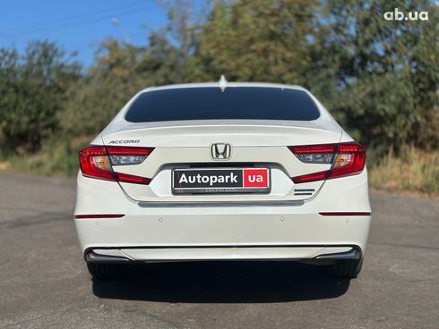 Honda Accord 2019 белый - фото 9