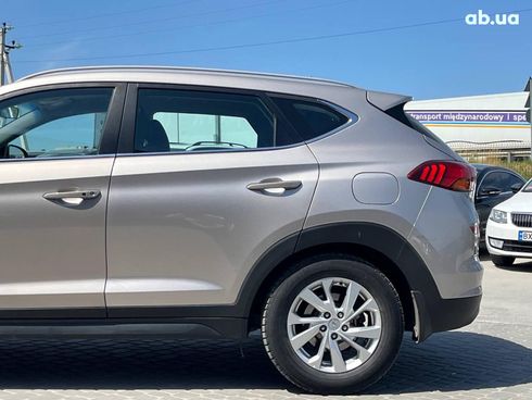Hyundai Tucson 2018 бежевый - фото 5