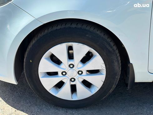 Kia Rio 2013 белый - фото 9