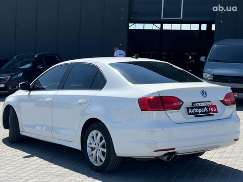 Volkswagen Jetta 2010 белый - фото 7
