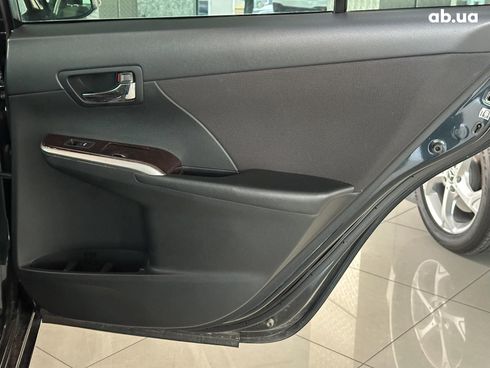 Toyota Camry 2015 серый - фото 17