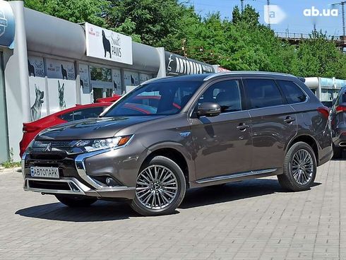 Mitsubishi Outlander 2019 - фото 3