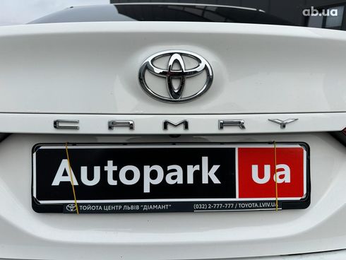 Toyota Camry 2021 белый - фото 27