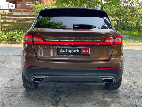 Lincoln MKX 2018 коричневый - фото 8