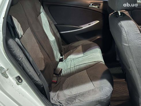 Hyundai Accent 2011 белый - фото 12