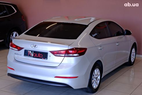 Hyundai Elantra 2018 бежевый - фото 5