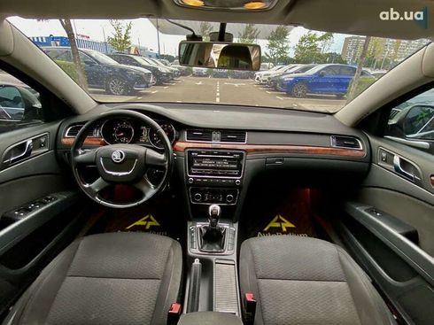 Skoda Superb 2012 - фото 19