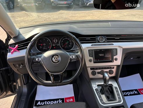 Volkswagen Passat 2015 серый - фото 33